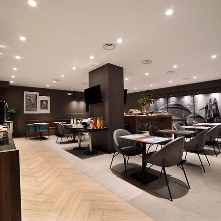 Radisson Hotel Nola Naples Ngoại thất bức ảnh