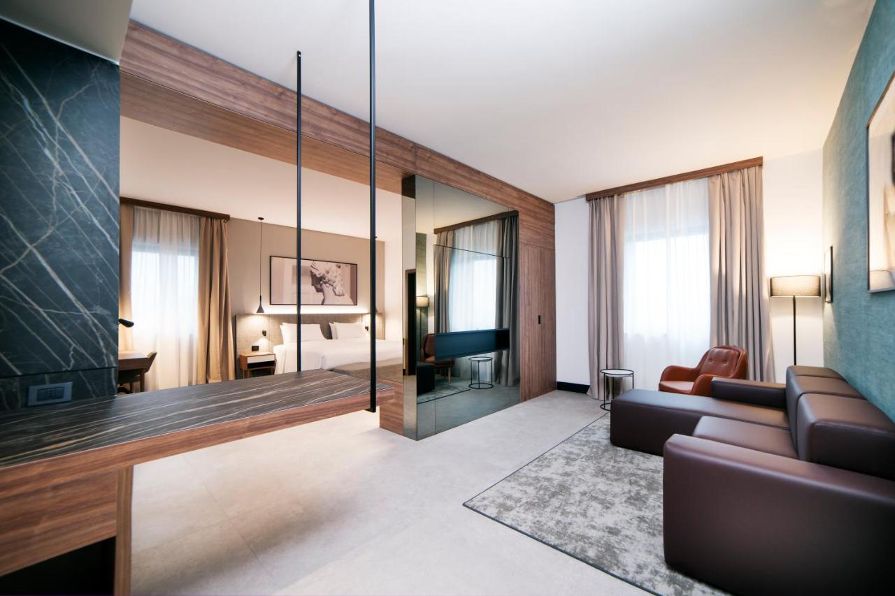 Radisson Hotel Nola Naples Ngoại thất bức ảnh