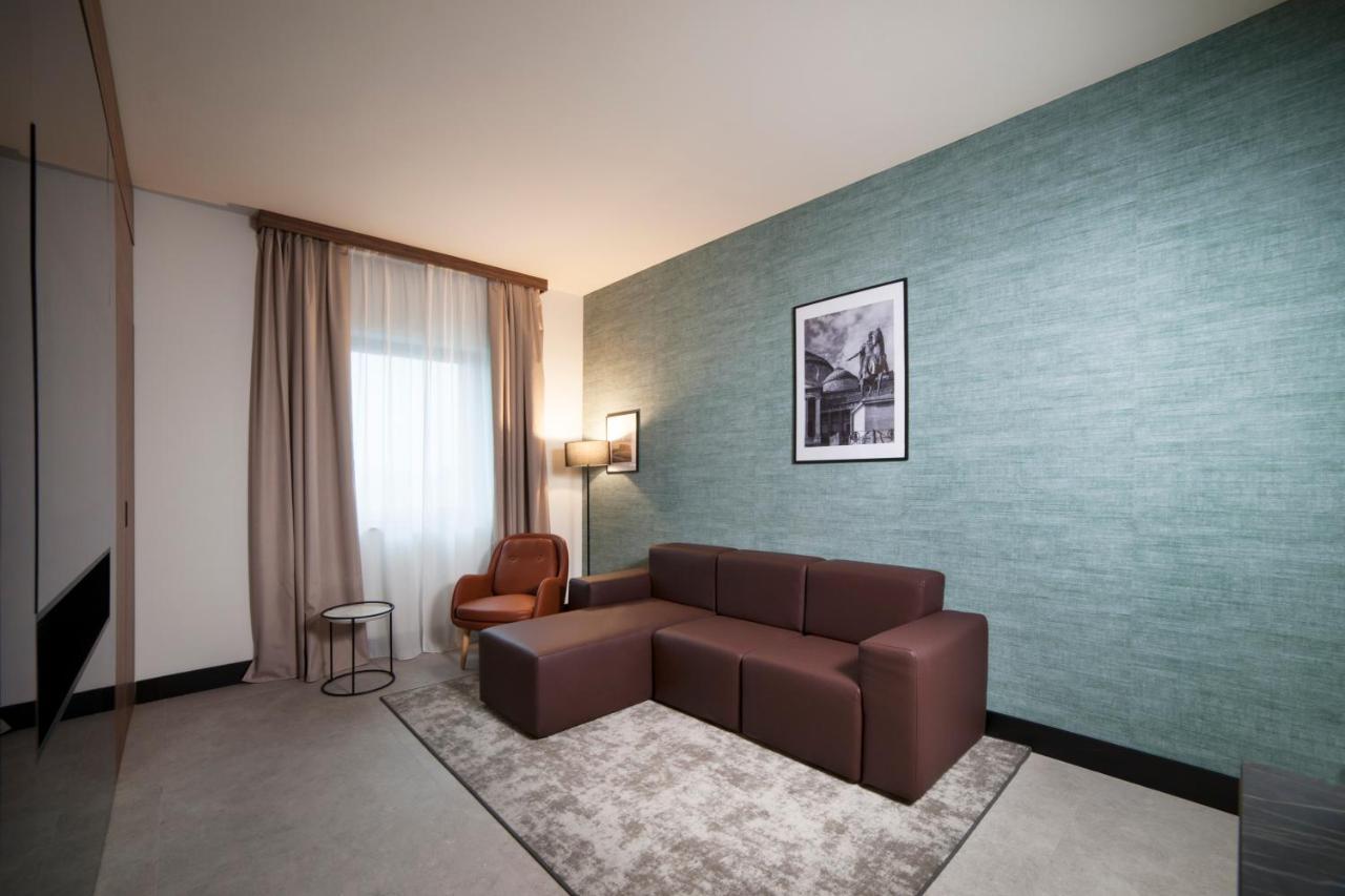 Radisson Hotel Nola Naples Ngoại thất bức ảnh