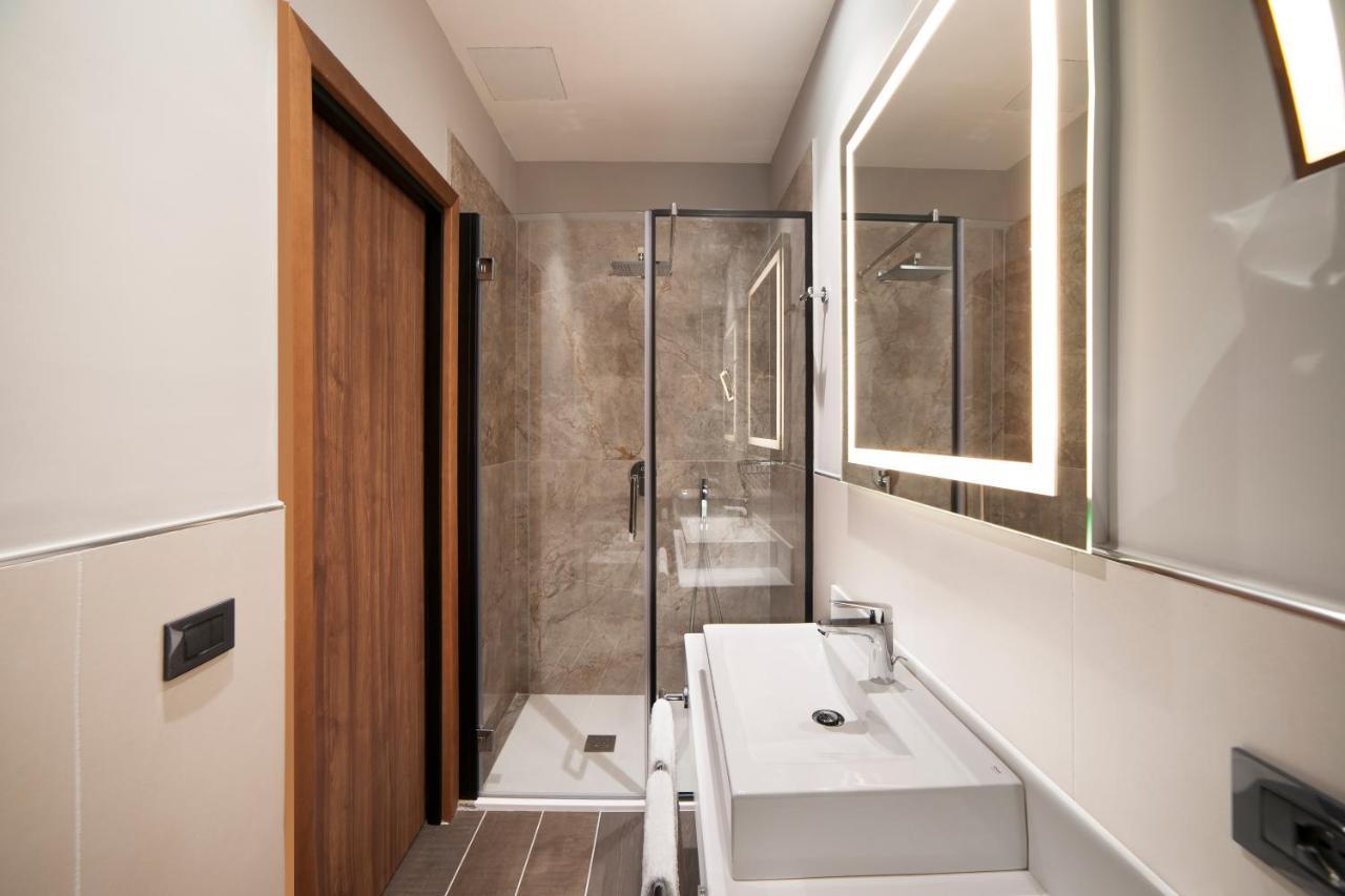Radisson Hotel Nola Naples Ngoại thất bức ảnh