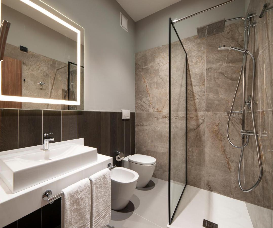 Radisson Hotel Nola Naples Ngoại thất bức ảnh