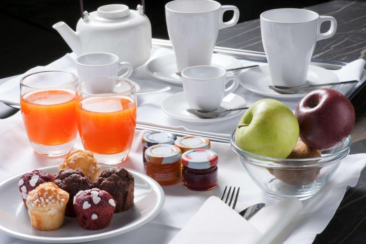 Radisson Hotel Nola Naples Ngoại thất bức ảnh